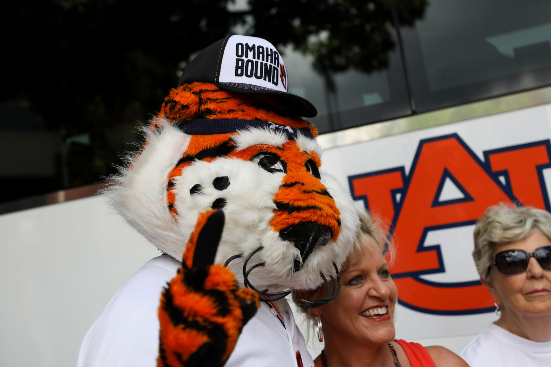 Auburn baseball departs for College World Series in Omaha